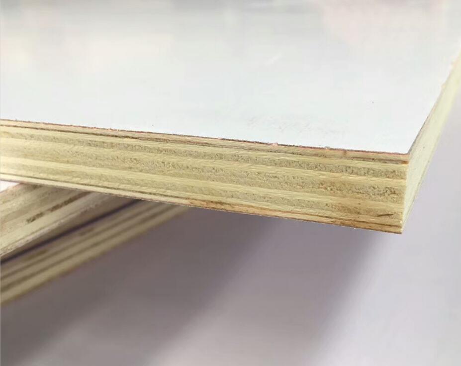 الخشب الرقائقي مغلفة